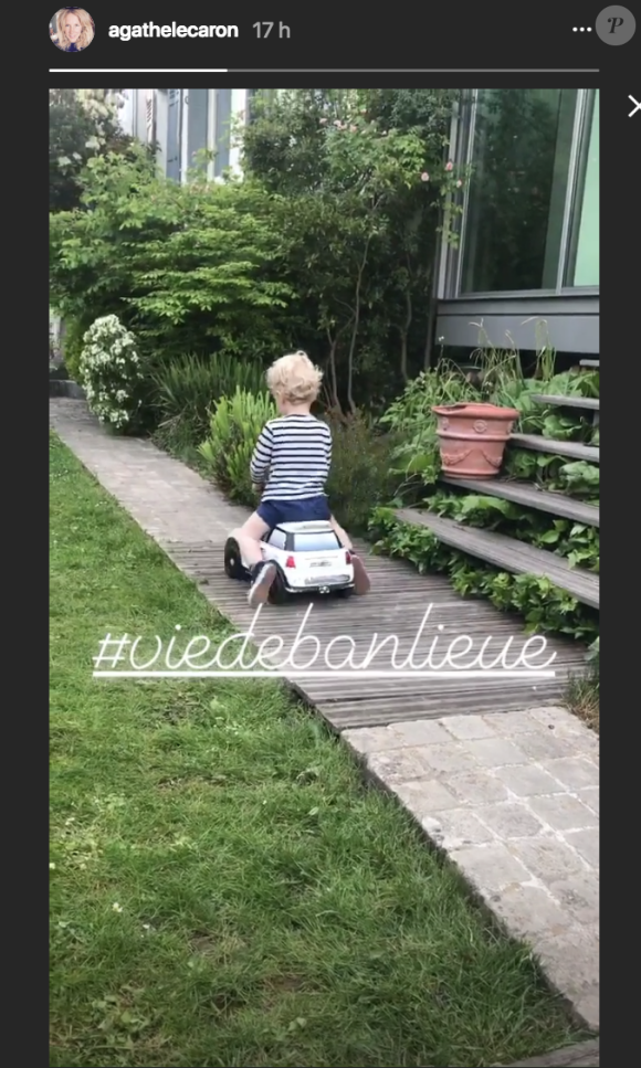 Agathe Lecaron filme ses fils dans son jardin dans la banllieue parisienne, mai 2018.