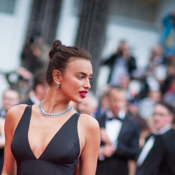 Irina Shayk - Montée des marches du film " Yomeddine " lors du 71ème Festival International du Film de Cannes. Le 9 mai 2018 © Borde-Jacovides-Moreau/Bestimage