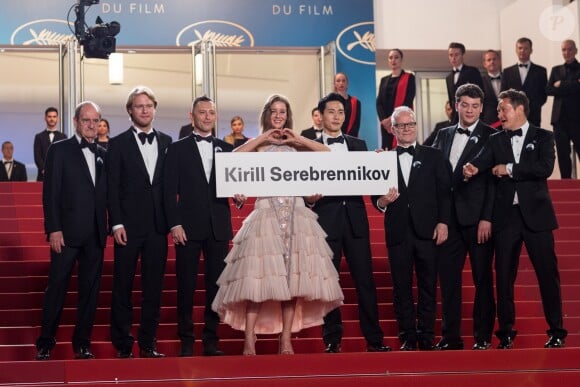 Pierre Lescure, Ilya Stewart, Roman Bilyk, Irina Starshenbaum, Teo Yoo, Thierry Frémaux, Charles-Evrard Tchekhoff, Vladislav Opelyants - Montée des marches du film « Leto » lors du 71ème Festival International du Film de Cannes. Le 9 mai 2018 © Borde-Jacovides-Moreau/Bestimage