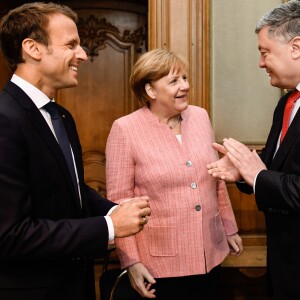 La chancelière fédérale d'Allemagne Angela Merkel, le président de la République française Emmanuel Macron et le président d'Ukraine Petro Poroshenk lors d'un meeting à Aix-la-Chapelle, Allemagne, le 10 mai 2018.10/05/2018 - Aix-la-Chapelle