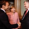 Le président de la République française Emmanuel Macron, la chancelière fédérale d'Allemagne Angela Merkel et le président d'Ukraine Petro Poroshenk lors d'un meeting à Aix-la-Chapelle, en Allemagne, le 10 mai 2018.