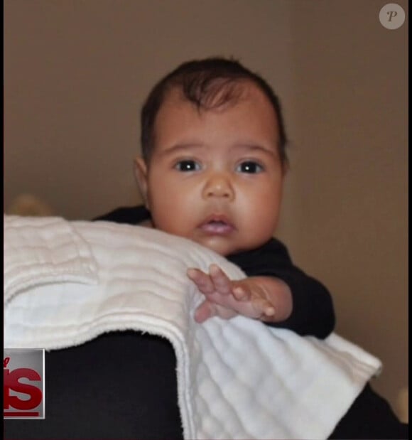 La première photo de North West, dévoilée dans l'émission "Kris" animée par sa grand-mère, Kris Jenner. Août 2013.