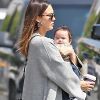 Exclusif - Jessica Alba fait du shopping avec son fils Hayes à Los Angeles, le 24 avril 2018.