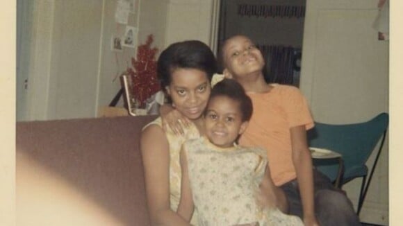 Michelle Obama dévoile une rare photo avec sa mère et poste un touchant message