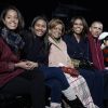 Barack Obama, Malia et Sasha, Marian Robinson et Michelle Obama lors de l'illumination du sapin de noël de la Maison Blanche, le 3 décembre 2015