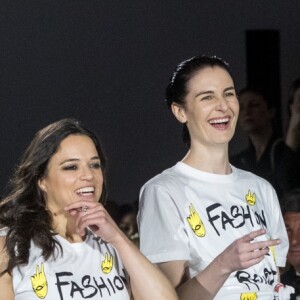 Michelle Rodriguez et Erin O'Connor lors du défilé de mode "Fashion For Relief" lors du 71ème Festival International du Film de Cannes, France, le 13 mai 2018 © Cyril Moreau/Bestimage