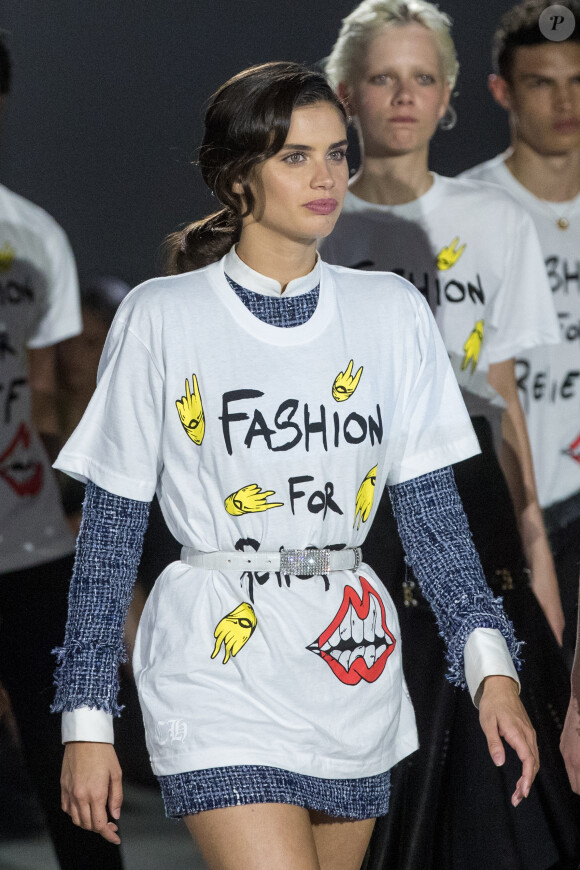 Sara Sampaio lors du défilé de mode "Fashion For Relief" lors du 71ème Festival International du Film de Cannes, France, le 13 mai 2018 © Cyril Moreau/Bestimage