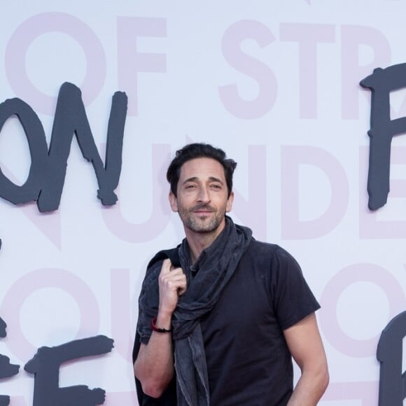 Adrien Brody lors du photocall du défilé de mode "Fashion For Relief" lors du Festival International du Film de Cannes, France, le 13 mai 2018. © Cyril Moreau/Bestimage