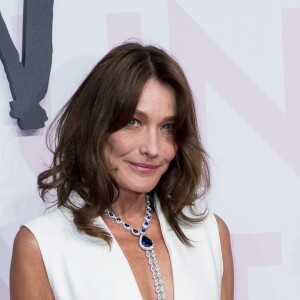 Carla Bruni-Sarkozy lors du photocall du défilé de mode "Fashion For Relief" lors du Festival International du Film de Cannes, France, le 13 mai 2018. © Cyril Moreau/Bestimage