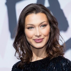 Bella Hadid lors du photocall du défilé de mode "Fashion For Relief" lors du Festival International du Film de Cannes, France, le 13 mai 2018. © Cyril Moreau/Bestimage