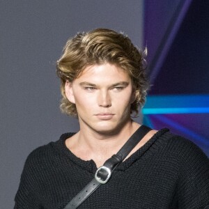 Jordan Barrett lors du défilé de mode "Fashion For Relief" lors du Festival International du Film de Cannes, France, le 13 mai 2018 © Cyril Moreau/Bestimage