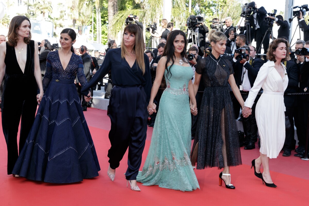 Photo : Patty Jenkins, Salma Hayek et Sofia Boutella - Montée des marches  du film « Les Filles du Soleil » lors du 71ème Festival International du  Film de Cannes. Le 12