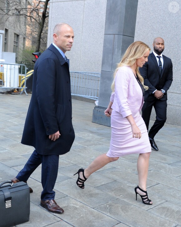 Stormy Daniels et son avocat Michael Avenatti à New York, le 16 avril 2018.