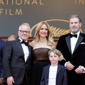 50 Cent (Curtis James Jackson), John Travolta et sa femme Kelly Preston avec leurs enfants Ella Bleue Travolta et Benjamin Travolta - Montée des marches du film "'Solo: A Star Wars Story' " lors du 71ème Festival International du Film de Cannes le 15 mai 2018. © Jacovides/Borde/Moreau/Bestimage