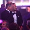 Adrien Brody et Pierce Brosnan lors de la vente aux enchères de la soirée amfAR Gala Cannes 2018 à l'hôtel du Cap-Eden-Roc, pendant le 71ème Festival International du Film de Cannes, à Antibes, France, le 17 mai 2018. © Cyril Moreau/Bestimage