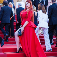 Cannes 2018 : Un mannequin XXL se retrouve en culotte sur le tapis rouge