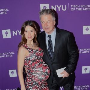 Alec Baldwin et sa femme Hilaria Baldwin enceinte - People au gala "2018 NYU Tisch" à New York, le 16 avril 2018. © Morgan Dessalles/Bestimage