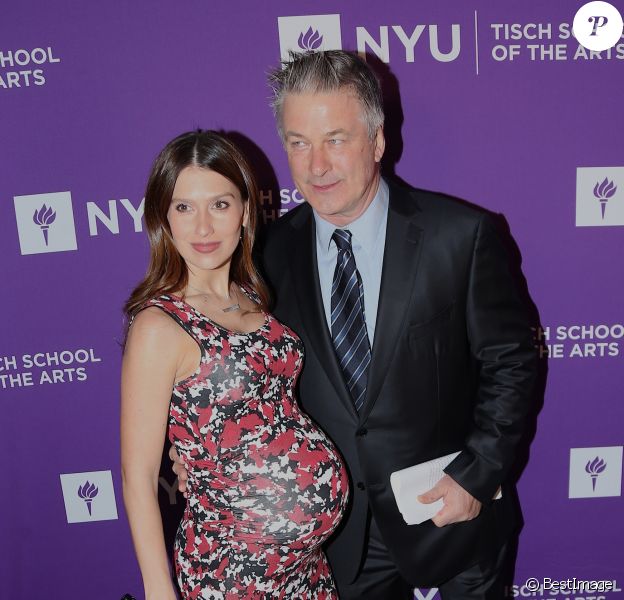 Alec Baldwin Papa Pour La 5e Fois L Acteur Gaga Pose Avec Son Bebe Purepeople