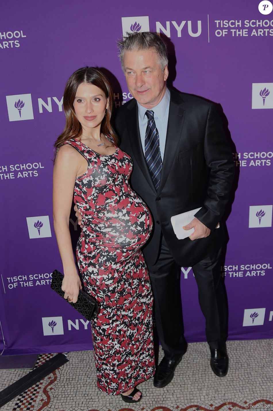 Alec Baldwin Papa Pour La 5e Fois Lacteur Gaga Pose