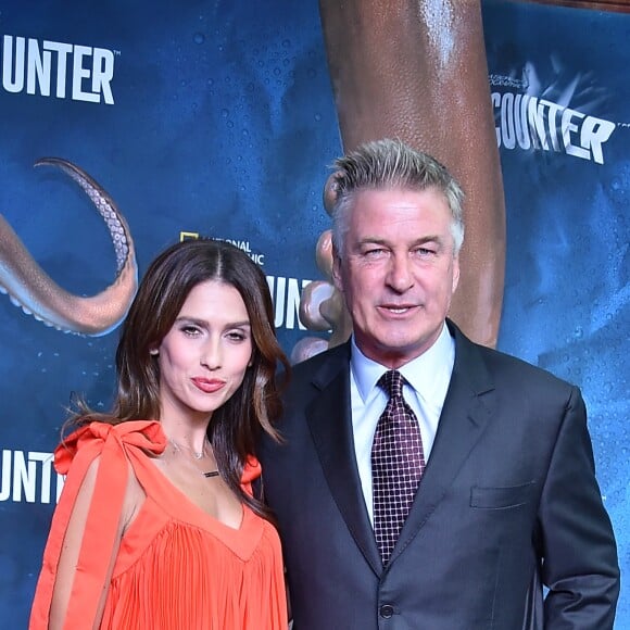 Alec Baldwin et sa femme Hilaria Baldwin à l'ouverture de "National Geographic Ocean Odyssey", un aquarium virtuel de 5500 m2 à New York, le 4 octobre 2017. © CPA / Bestimage