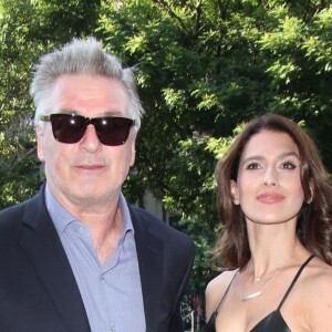 Alec Baldwin et sa femme Hilaria Baldwin arrivant à la première du film ''Blind'' au Landmark Sunshine Cinema Theater à New York, le 26 juin 2017.