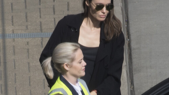 Angelina Jolie débarque à Londres avec Shiloh et Knox !