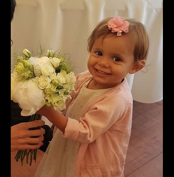 Nicolas Manaudou, le grand frère de Laure Manaudou, publie une photo de sa fille Rose au mariage de sa petite soeur avec le chanteur Jérémy Frérot. Instagram, mai 2018.