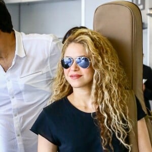 Shakira arrive à l'aéroport de Miami, le 7 mars 2018.