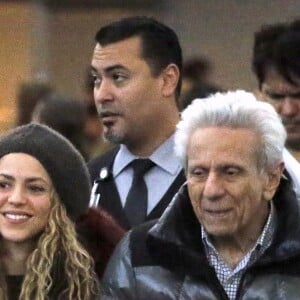 La chanteuse Shakira a accompagné ses parents, William Mebarak Chadid et Nidia del Carmen Ripoll Torrado, à l'aéroport JFK de New York, avec son mari Gerard Piqué et leurs enfants Milan et Sasha. Le 29 décembre 2017.