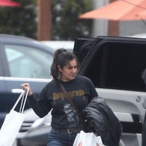 Exclusif - Adele est allée faire du shopping avec ses assistantes à Los Angeles, le 22 mai 2018.