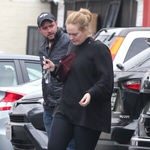 Exclusif - Adele est allée faire du shopping avec ses assistantes à Los Angeles, le 22 mai 2018.