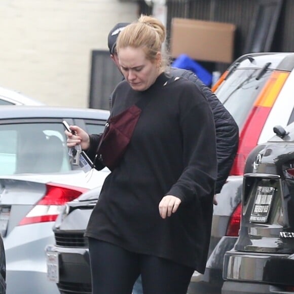 Exclusif - Adele est allée faire du shopping avec ses assistantes à Los Angeles, le 22 mai 2018.