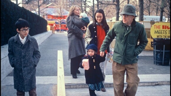 Woody Allen : Son fils Moses le défend, dément et accuse sa mère Mia Farrow