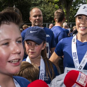 Le prince Christian répond à une interview sous l'oeil de sa mère la princesse Mary de Danemark à la Royal Run organisée pour les 50 ans du prince Frederik, à Copenhague/Frederiksberg, le 21 mai 2018.