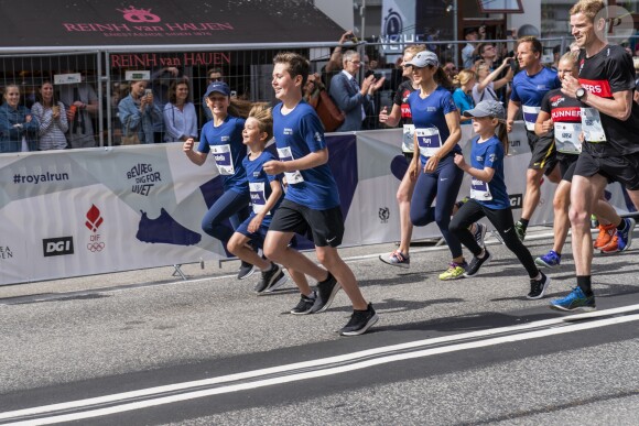 La princesse Mary de Danemark et ses enfants le prince Christian, la princesse Isabella, le prince Vincent et la princesse Josephine ont couru la Royal Run organisée pour les 50 ans du prince Frederik, à Copenhague/Frederiksberg, le 21 mai 2018.