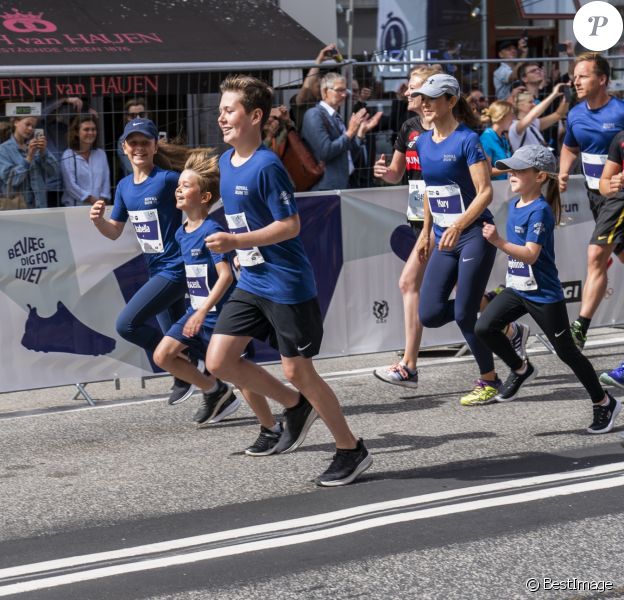La princesse Mary de Danemark et ses enfants le prince Christian, la princesse Isabella, le prince Vincent et la princesse Josephine ont couru la Royal Run organisée pour les 50 ans du prince Frederik, à Copenhague/Frederiksberg, le 21 mai 2018.