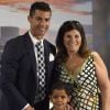 Cristiano Ronaldo son fils Cristiano Jr et sa mère Maria Dolores dos Santos Aveiro - Cristiano Ronaldo reçoit un prix pour son record de buts en Champions League au stade Santiago Bernabeu à Madrid, le 2 octobre 2015.