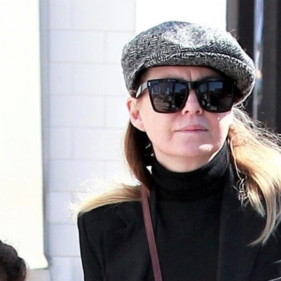 Ellen Pompeo est allée déjeuner avec ses enfants Stella, Sienna, son fils et une amie à Los Angeles, le 24 février 2018