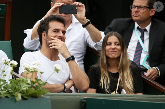 Amir Haddad et sa femme Lital en tribune lors des internationaux de tennis de Roland-Garros le 28 mai 2018. © Dominique Jacovides / Cyril Moreau / Bestimage