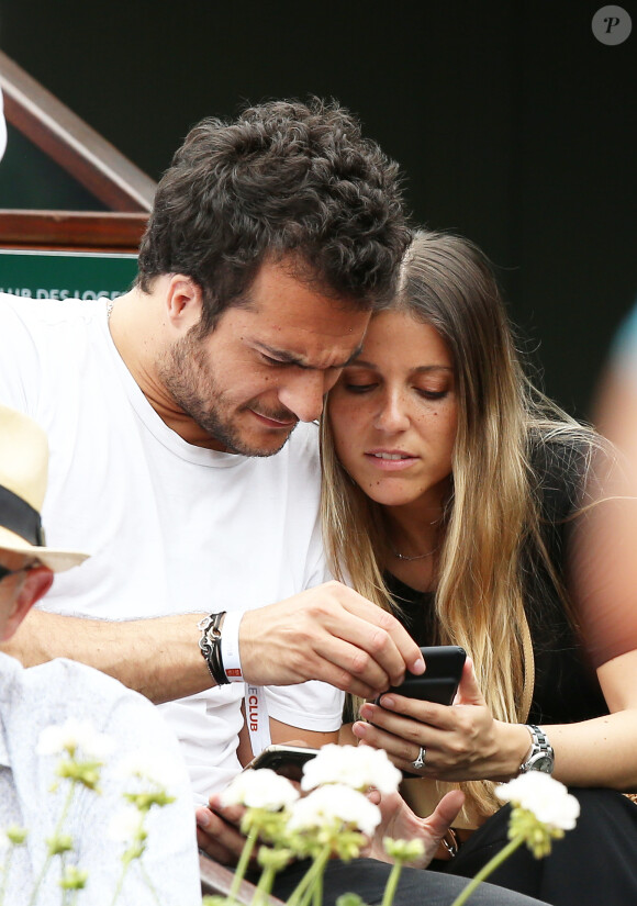 Amir Haddad et sa femme Lital en tribune lors des internationaux de tennis de Roland-Garros le 28 mai 2018. © Dominique Jacovides / Cyril Moreau / Bestimage