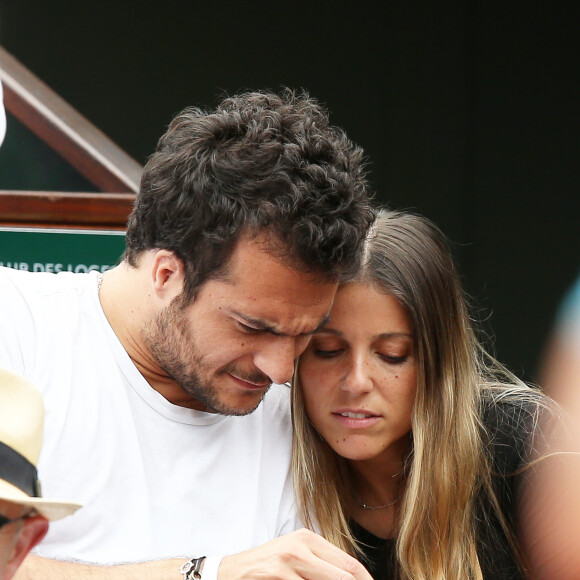 Amir Haddad et sa femme Lital en tribune lors des internationaux de tennis de Roland-Garros le 28 mai 2018. © Dominique Jacovides / Cyril Moreau / Bestimage