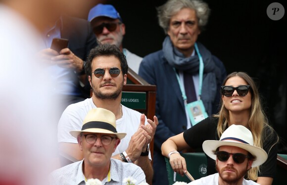 Amir Haddad et sa femme Lital en tribune lors des internationaux de tennis de Roland-Garros le 28 mai 2018. © Dominique Jacovides / Cyril Moreau / Bestimage