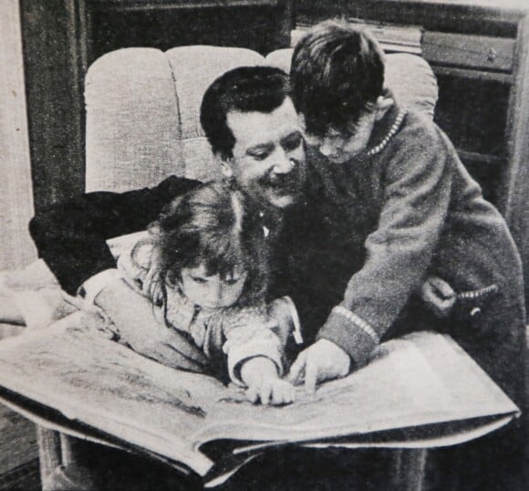 Archive - Collection Personelle - Décès de Pierre Bellemare à l'âge de 88 ans - Pierre Bellemare avec ses enfants, sa fille Françoise Louise Bellemare et son fils Pierre Dhostel. 1960.