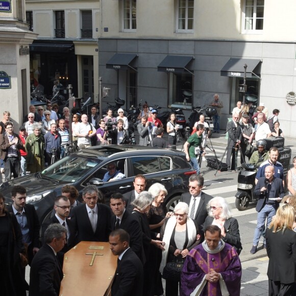 Line Renaud, Roselyne Bracchi (femme de Pierre Bellemare), Françoise Bellemare, Pierre Dhostel (fils de Pierre Bellemare), sa femme Carole Bellemare et son fils Franklin Bellemare - Obsèques de Pierre Bellemare à l'église Saint-Roch de Paris, France, le 31 mai 2018.