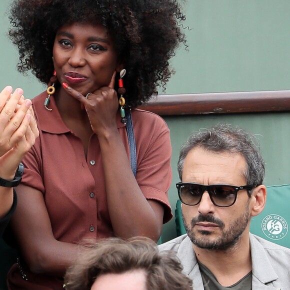 Inna Modja et son producteur Marco Conti Sikic - People dans les tribunes lors des Internationaux de France de Tennis de Roland-Garros à Paris le 1er juin 2018.