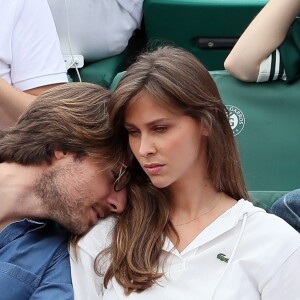 Ophélie Meunier et son mari Mathieu Vergne dans les tribunes lors des Internationaux de France de Tennis de Roland-Garros à Parisle 1er juin 2018.