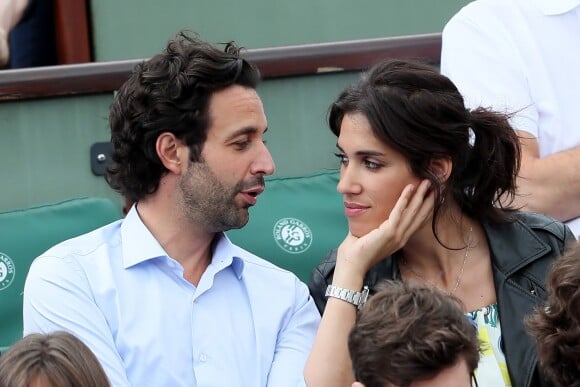 Laurie Cholewa et son fiancé Greg Levy - People dans les tribunes lors des Internationaux de France de Tennis de Roland-Garros à Paris le 1er juin 2018.
