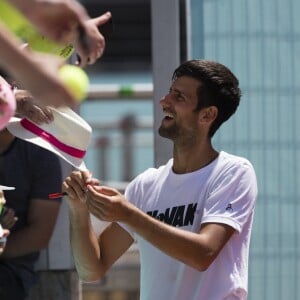 Novak Djokovic lors de l'entraînement avant le Mutua Tennis Masters de Madrid 2018 à l'arène Caja Mágica à Madrid, Espagne, le 5 mai 2018.