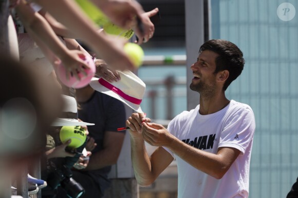 Novak Djokovic lors de l'entraînement avant le Mutua Tennis Masters de Madrid 2018 à l'arène Caja Mágica à Madrid, Espagne, le 5 mai 2018.