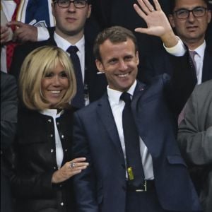 Le Président de la République Emmanuel Macron a été rejoint par sa femme la Première Dame Brigitte Macron (Trogneux) lors de la finale du Top 14 français entre Montpellier et Castres au Stade de France à Paris, le 2 juin 2018. © Pierre Perusseau/Bestimage